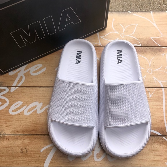 New MIA White Slide Sandals Size 9 - Picture 2 of 10